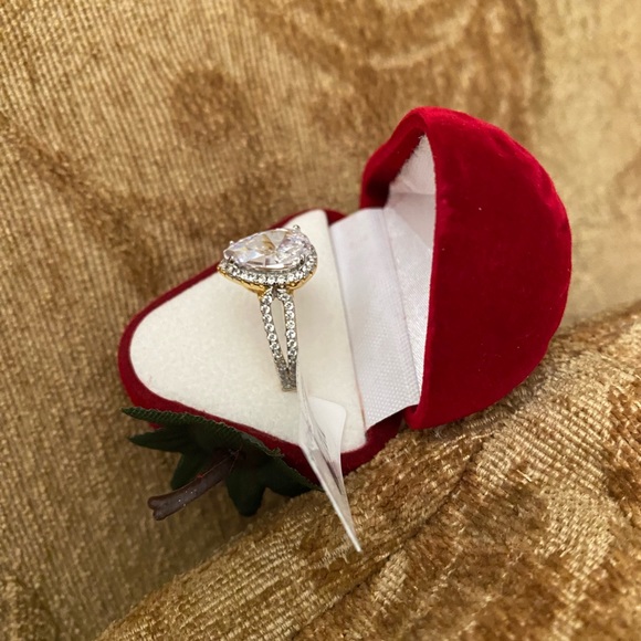 NWT Engagement ring 14k gold finish size 6 gift idea - Picture 3 of 10